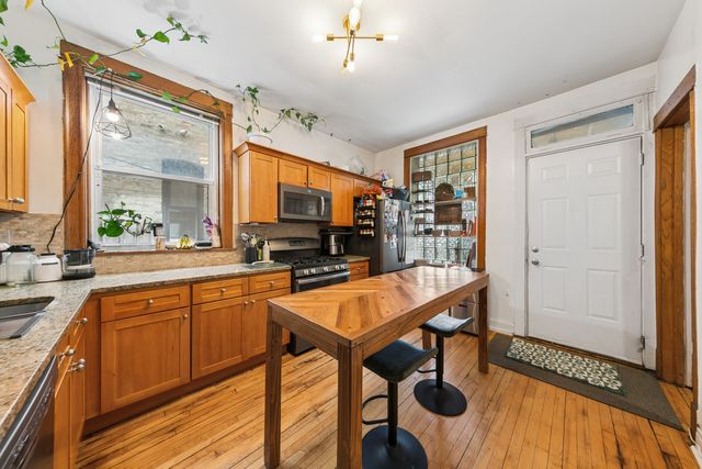 2434 N Albany Avenue, Chicago, IL 60647