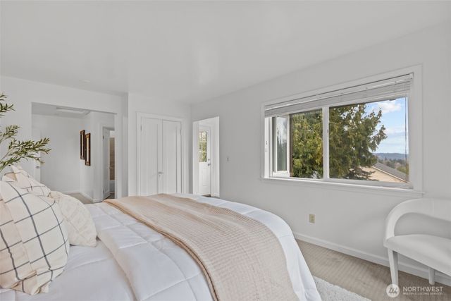 9732 15th Avenue NE, Seattle, WA 98115