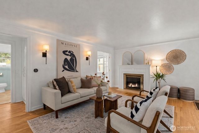 9732 15th Avenue NE, Seattle, WA 98115