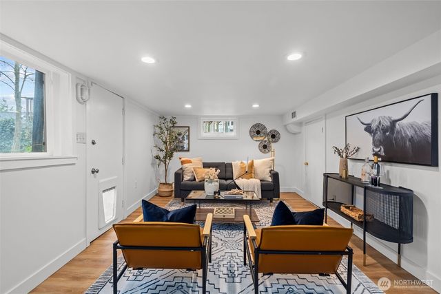 9732 15th Avenue NE, Seattle, WA 98115