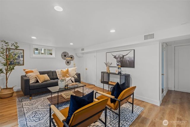 9732 15th Avenue NE, Seattle, WA 98115