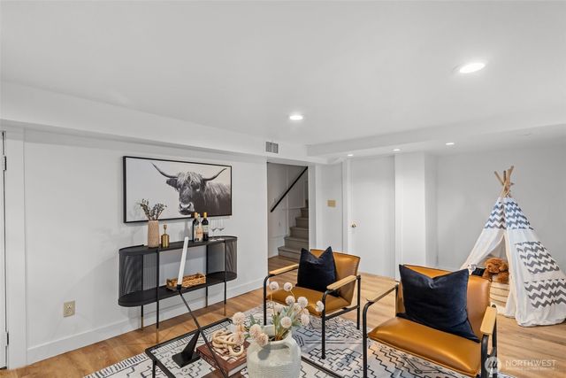 9732 15th Avenue NE, Seattle, WA 98115