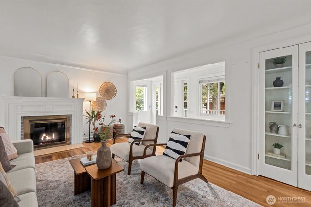 9732 15th Avenue NE, Seattle, WA 98115