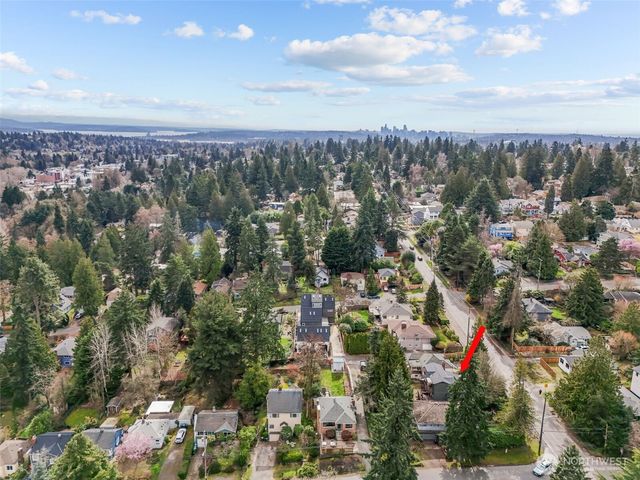 9732 15th Avenue NE, Seattle, WA 98115
