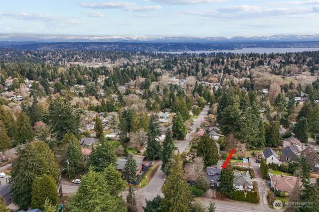 9732 15th Avenue NE, Seattle, WA 98115