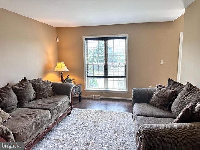 739 MONARCH DR, York, PA 17403