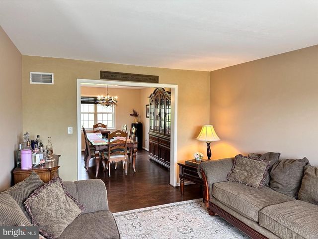 739 MONARCH DR, York, PA 17403