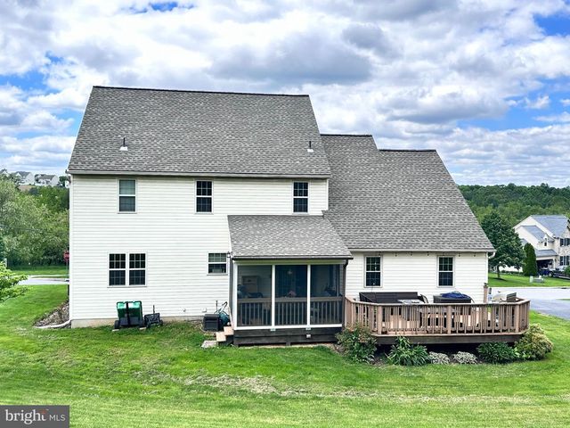 739 MONARCH DR, York, PA 17403