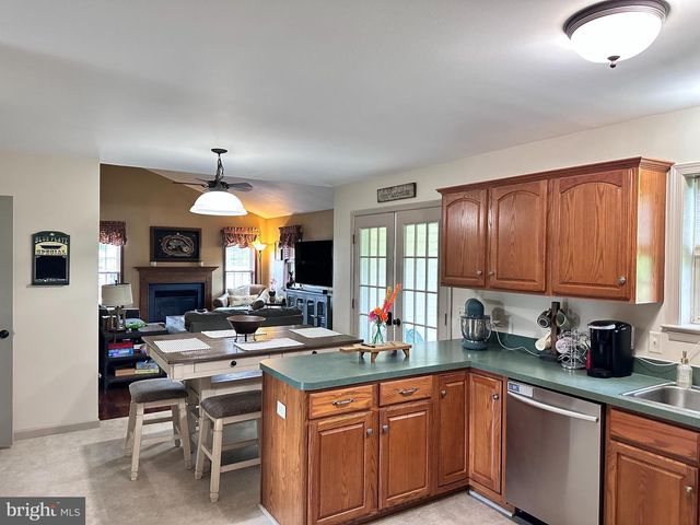739 MONARCH DR, York, PA 17403
