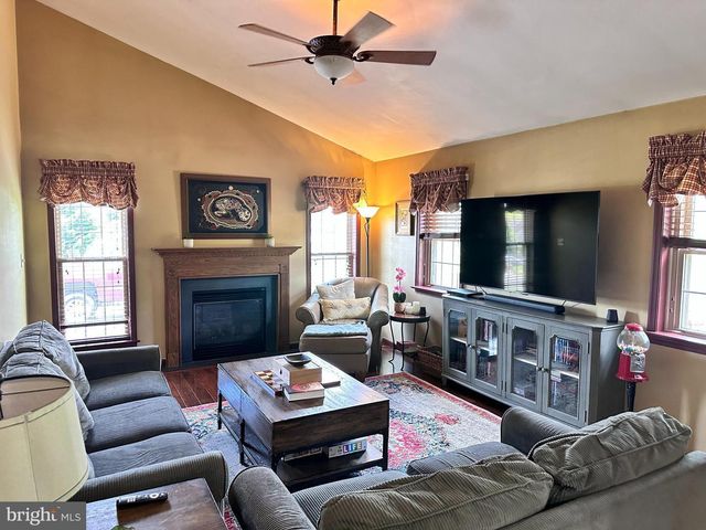 739 MONARCH DR, York, PA 17403