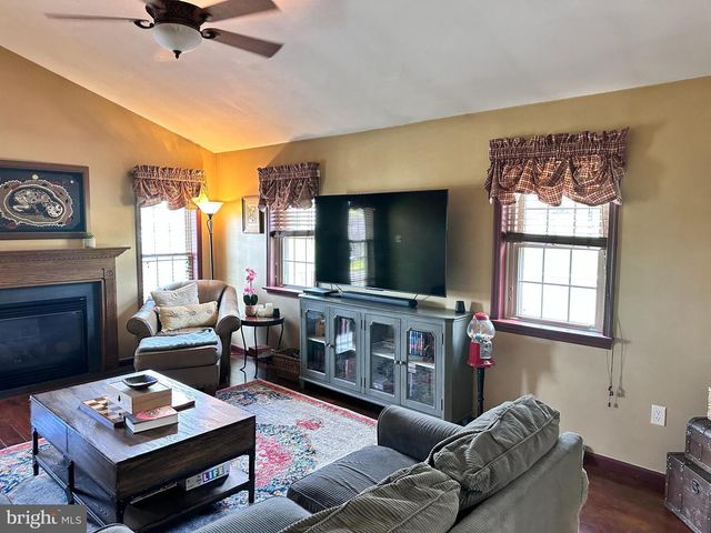 739 MONARCH DR, York, PA 17403