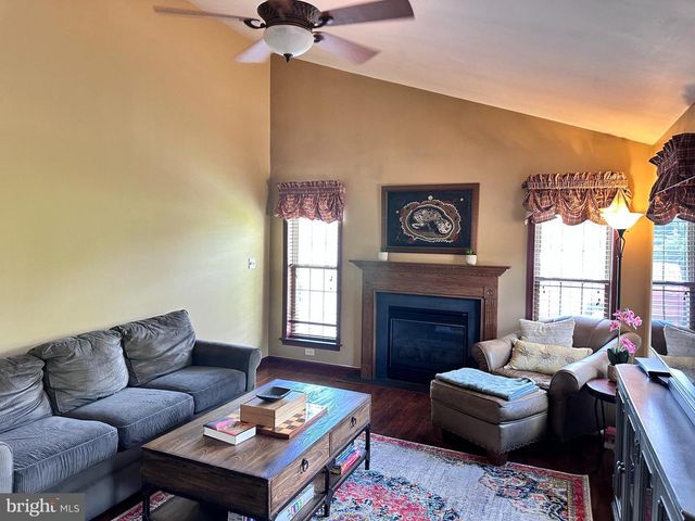 739 MONARCH DR, York, PA 17403