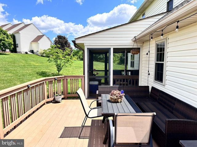 739 MONARCH DR, York, PA 17403