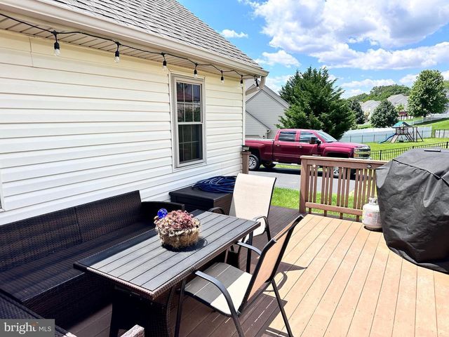 739 MONARCH DR, York, PA 17403
