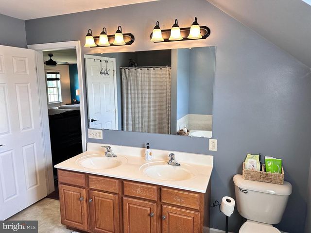 739 MONARCH DR, York, PA 17403