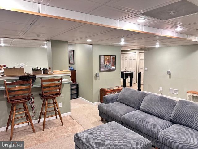 739 MONARCH DR, York, PA 17403