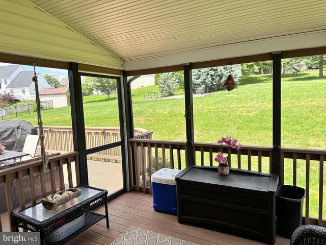 739 MONARCH DR, York, PA 17403