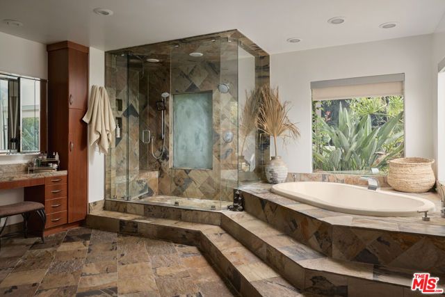 8382 Mulholland Drive, Los Angeles, CA 90046