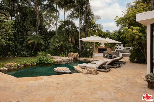 8382 Mulholland Drive, Los Angeles, CA 90046