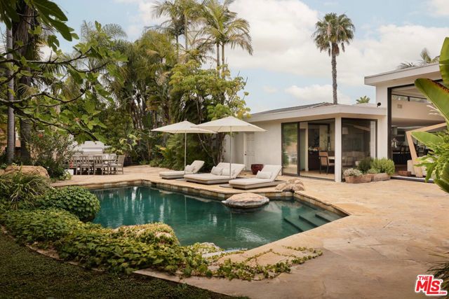 8382 Mulholland Drive, Los Angeles, CA 90046