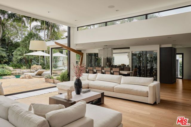 8382 Mulholland Drive, Los Angeles, CA 90046