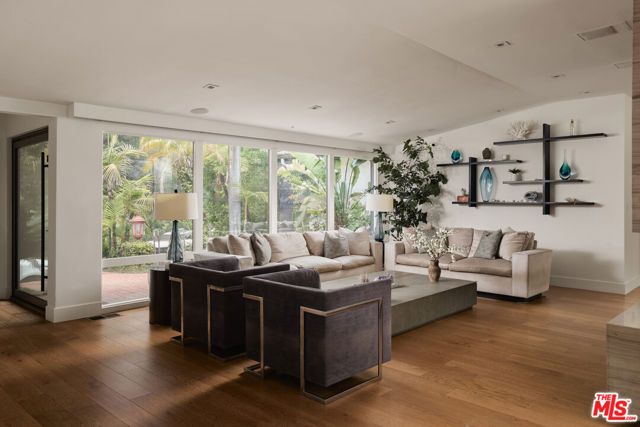 8382 Mulholland Drive, Los Angeles, CA 90046