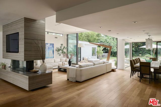 8382 Mulholland Drive, Los Angeles, CA 90046