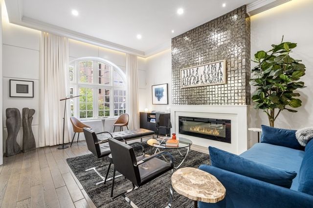 34 E BELLEVUE Place, Chicago, IL 60611