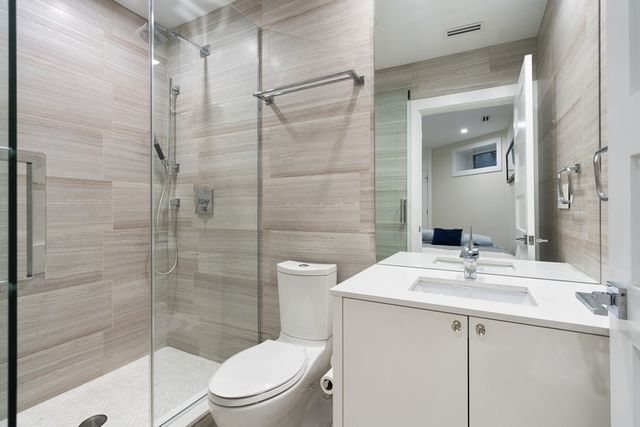 34 E BELLEVUE Place, Chicago, IL 60611