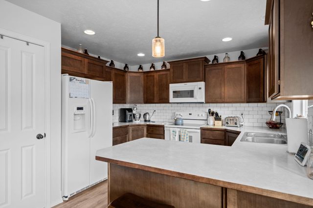 18224 E Selkirk Estates Rd, Greenacres, WA 99016