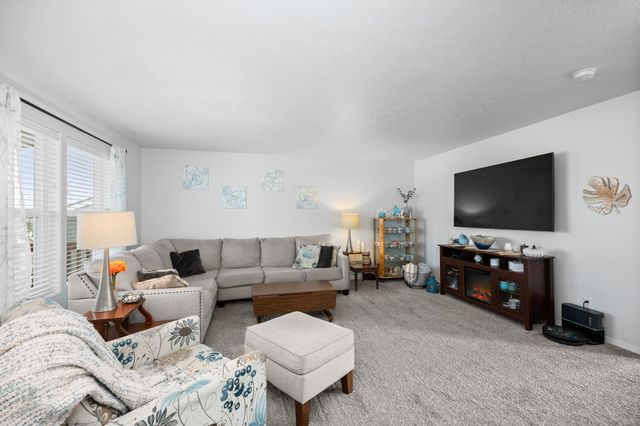 18224 E Selkirk Estates Rd, Greenacres, WA 99016