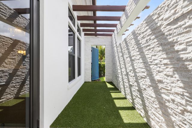 11931 Torreyanna Circle Circle, West Palm Beach, FL 33412