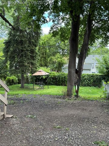113 Kemp Street, Pontiac, MI 48342