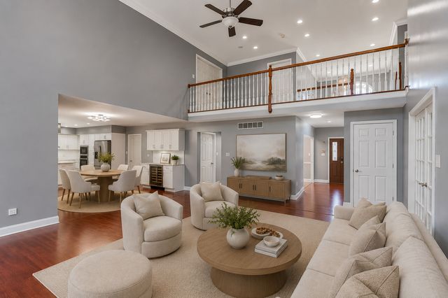 6722 Sweetbriar Lane, Darien, IL 60561