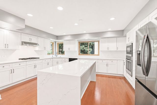 6722 Sweetbriar Lane, Darien, IL 60561
