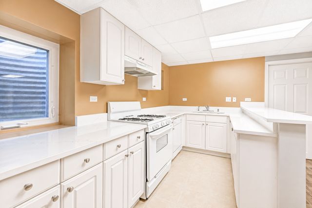 6722 Sweetbriar Lane, Darien, IL 60561