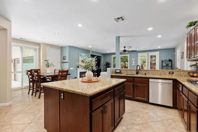 1003 Vista Pointe Boulevard, Oceanside, CA 92057