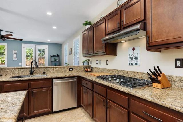 1003 Vista Pointe Boulevard, Oceanside, CA 92057