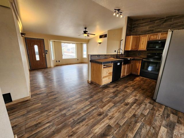 722 S Legend Lane, Pueblo, CO 81007