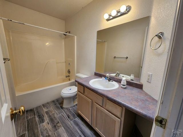 722 S Legend Lane, Pueblo, CO 81007