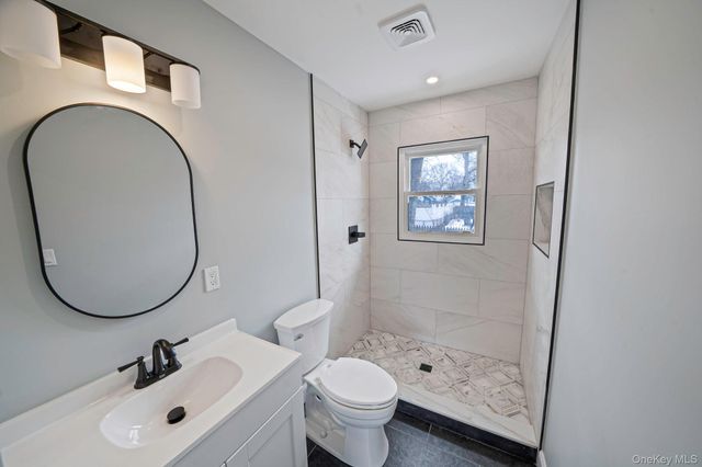 4902 Express Drive S, Ronkonkoma, NY 11779