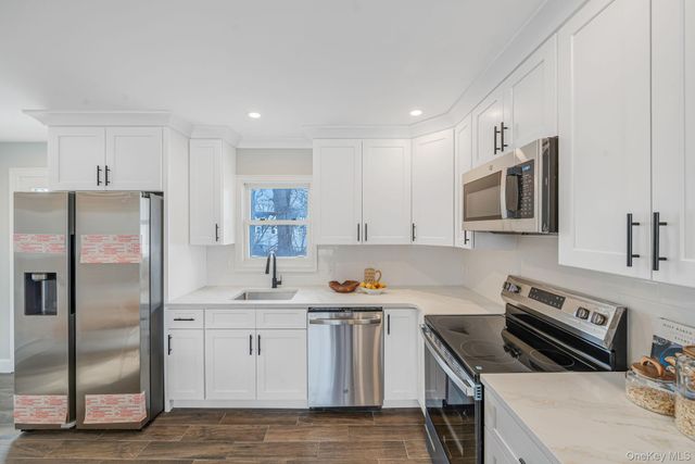 4902 Express Drive S, Ronkonkoma, NY 11779