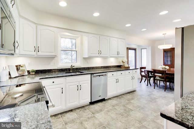 9321 HOBART CT, Fairfax, VA 22032