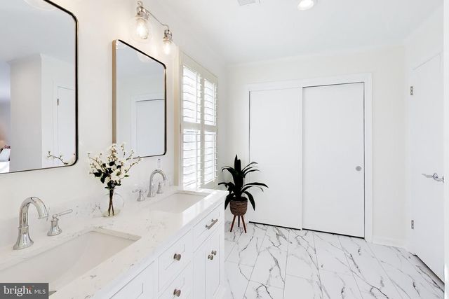 9321 HOBART CT, Fairfax, VA 22032