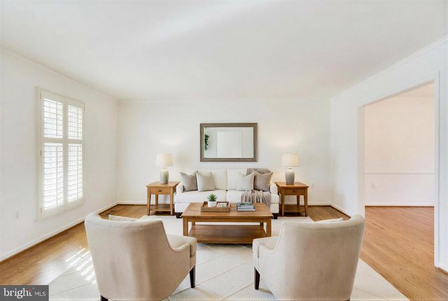 9321 HOBART CT, Fairfax, VA 22032