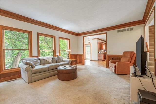 15007 W 76th Street, Lenexa, KS 66216