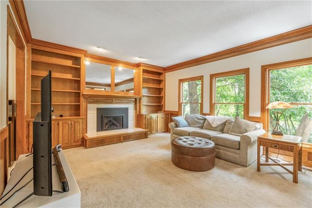 15007 W 76th Street, Lenexa, KS 66216