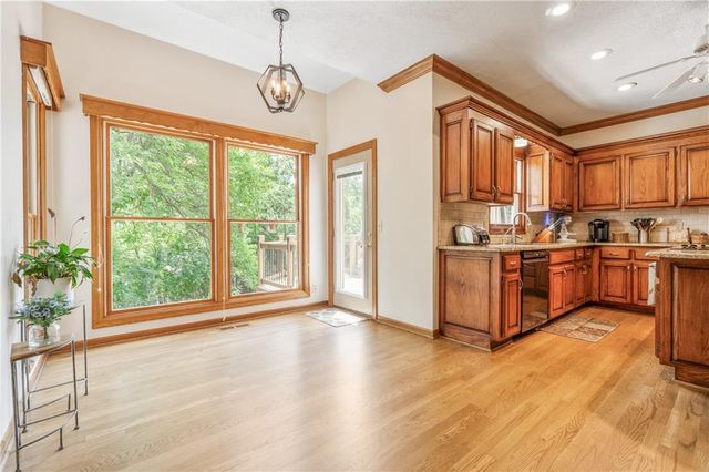 15007 W 76th Street, Lenexa, KS 66216