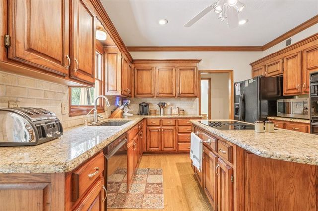15007 W 76th Street, Lenexa, KS 66216