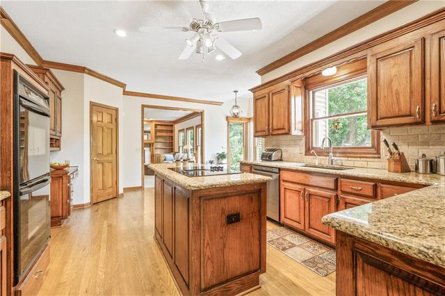 15007 W 76th Street, Lenexa, KS 66216